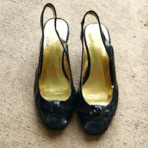Like new "Mootsies Tootsies" black Patent Slingback Heels